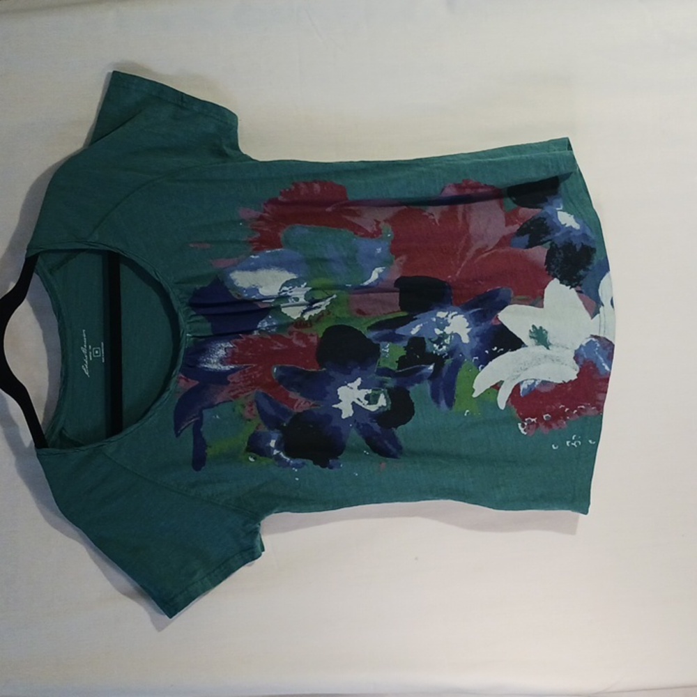💥Eddie Bauer Sz M, green, abstract, scoop neck, summer Tee 100% Cotton